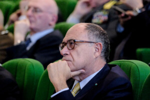 cour des comptes carlino les fonctions de controle et la responsabilite administrative affaiblies