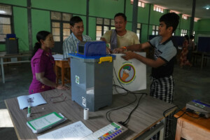 myanmar ouverture des urnes pour les premieres elections depuis la prise de pouvoir par les militaires