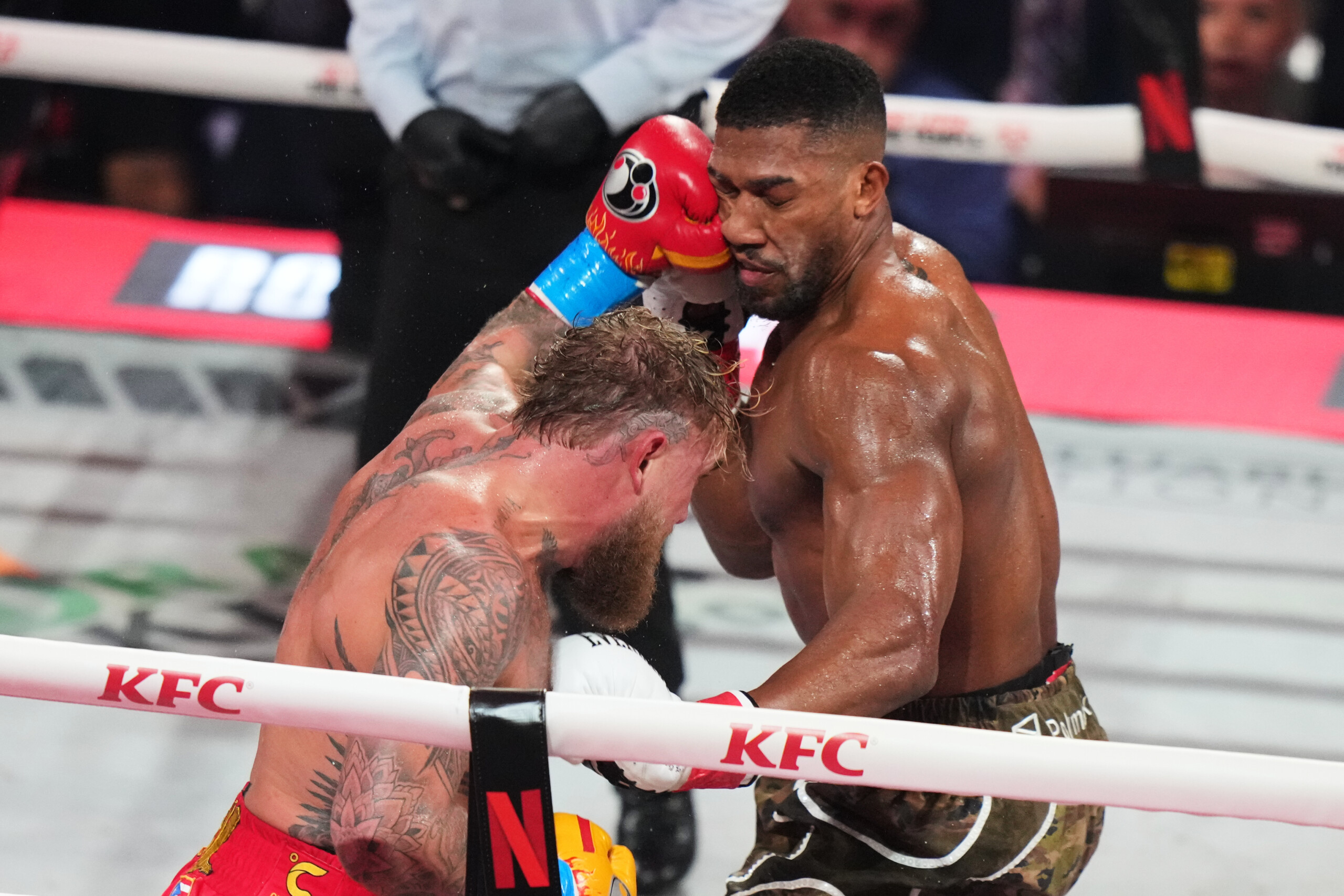 Boxe : Joshua blessé dans un accident de la route au Nigeria, deux personnes décédées 1 boxe joshua blesse dans un accident de la route au nigeria deux personnes decedees scaled