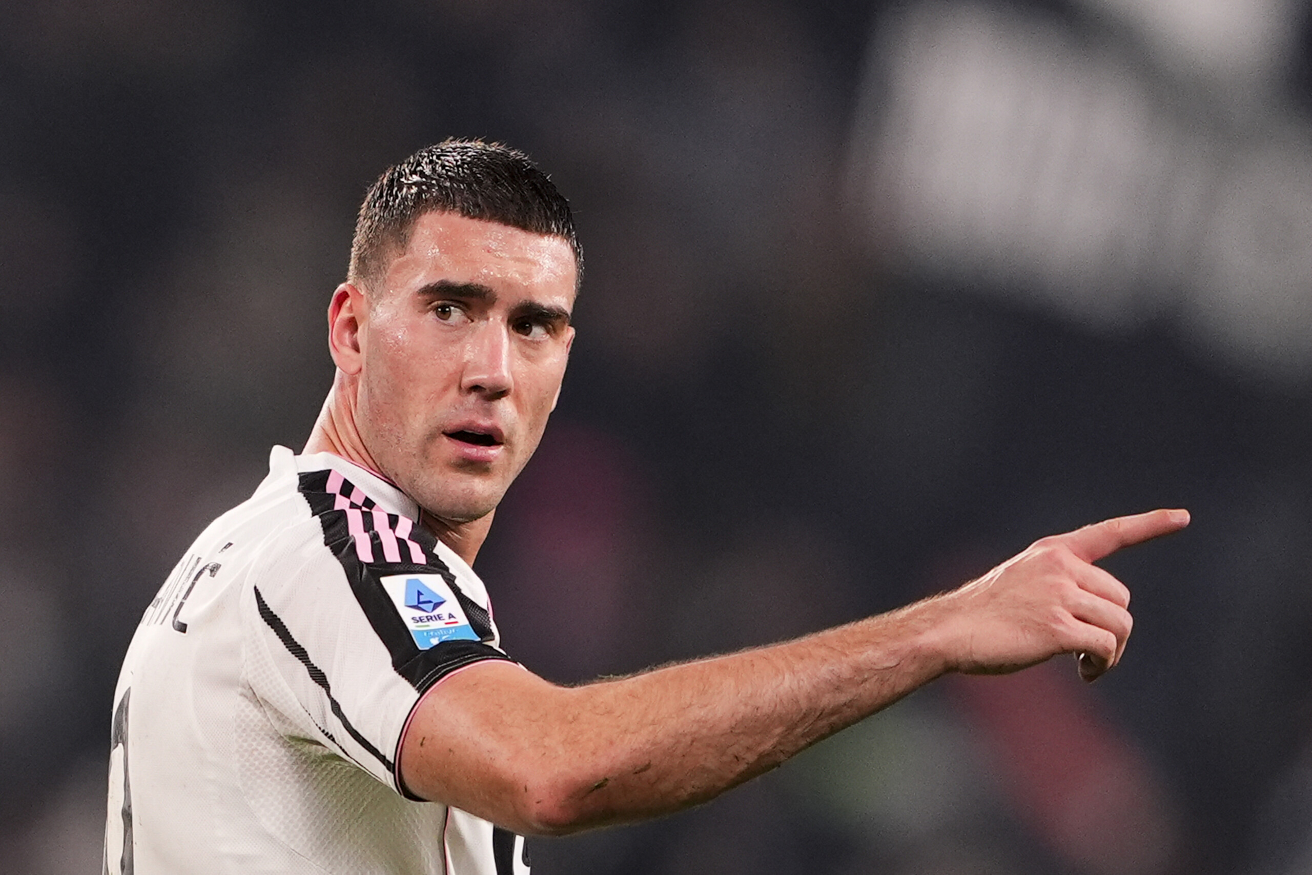 Football : selon les médias espagnols, Barcelone envisagerait Vlahovic pour succéder à Lewandowski 1 football selon les medias espagnols barcelone envisagerait vlahovic pour succeder a lewandowski scaled