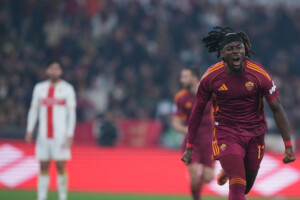 football serie a la roma bat le genoa 3 1 et reprend la 4e place