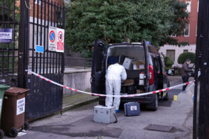 milan identification dune femme retrouvee dans une cour il sagit dune jeune femme de 19 ans originaire de latina