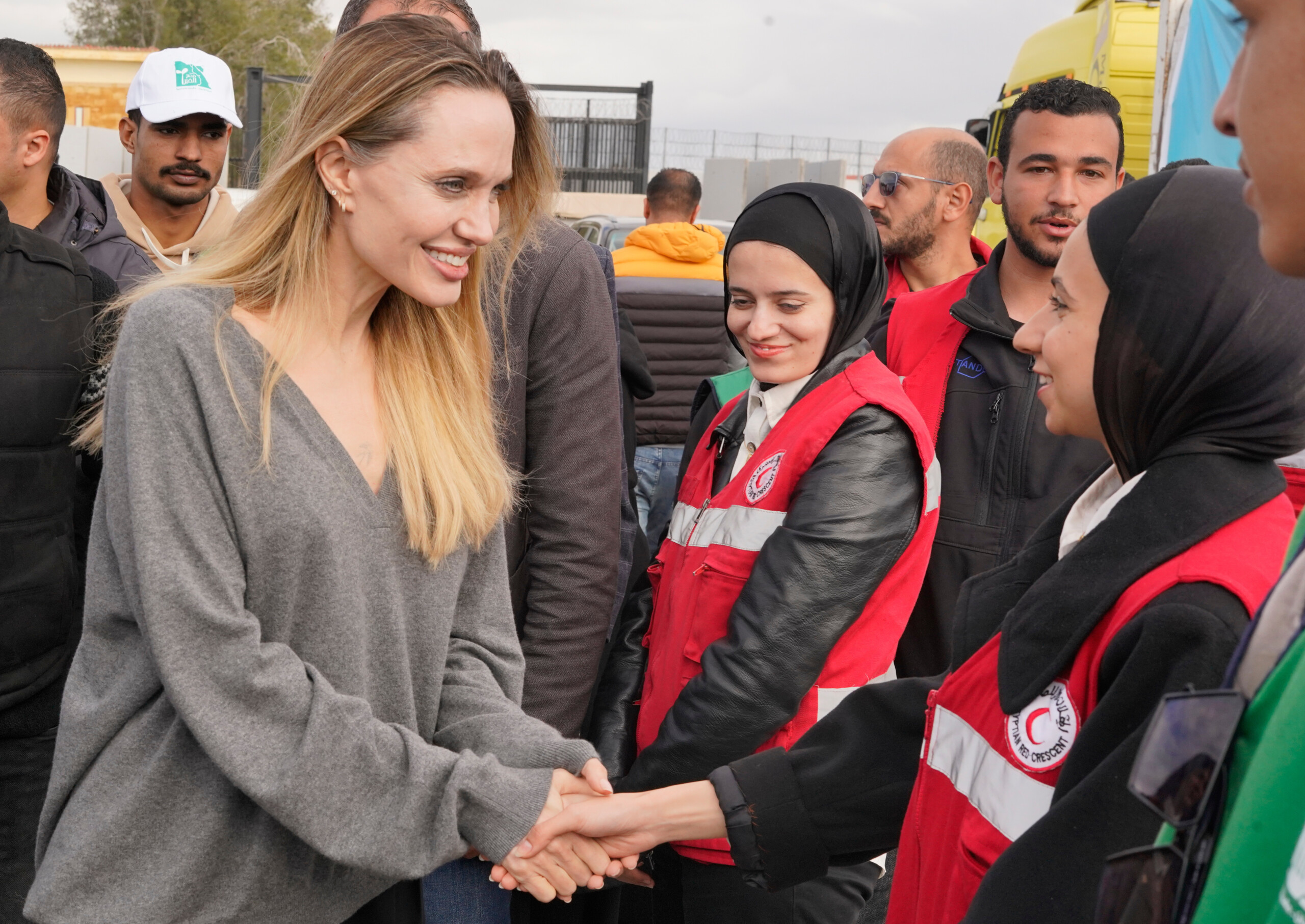 gaza angelina jolie en visite au poste frontiere de rafah scaled