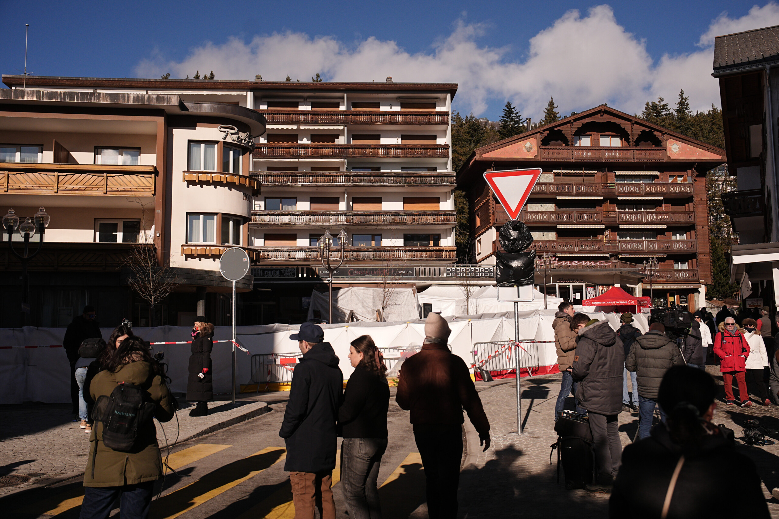 crans montana les gerants du bar le constellation mis en examen pour homicide involontaire et incendie criminel scaled