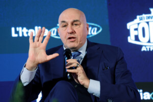 ukraine 15 janvier au parlement communications de crosetto sur le decret loi