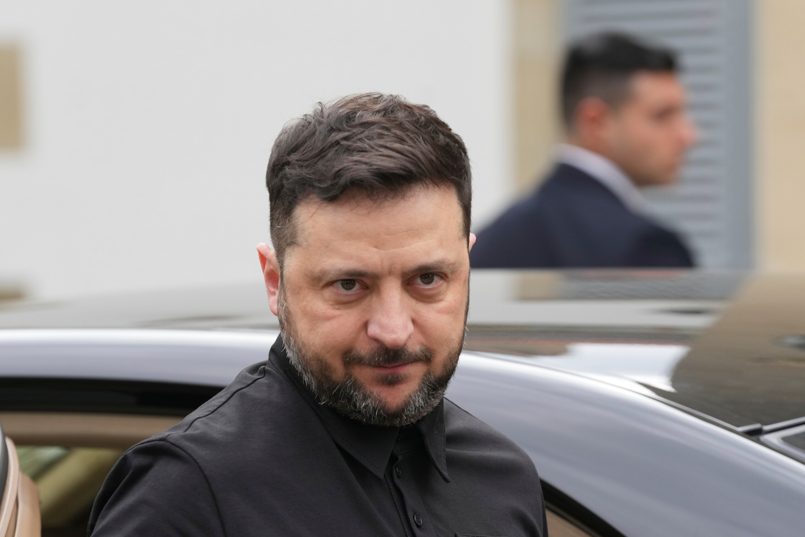 Zelensky : « L'ambassade du Qatar endommagée lors d'attaques russes » 1 zelensky lambassade du qatar endommagee lors dattaques russes scaled