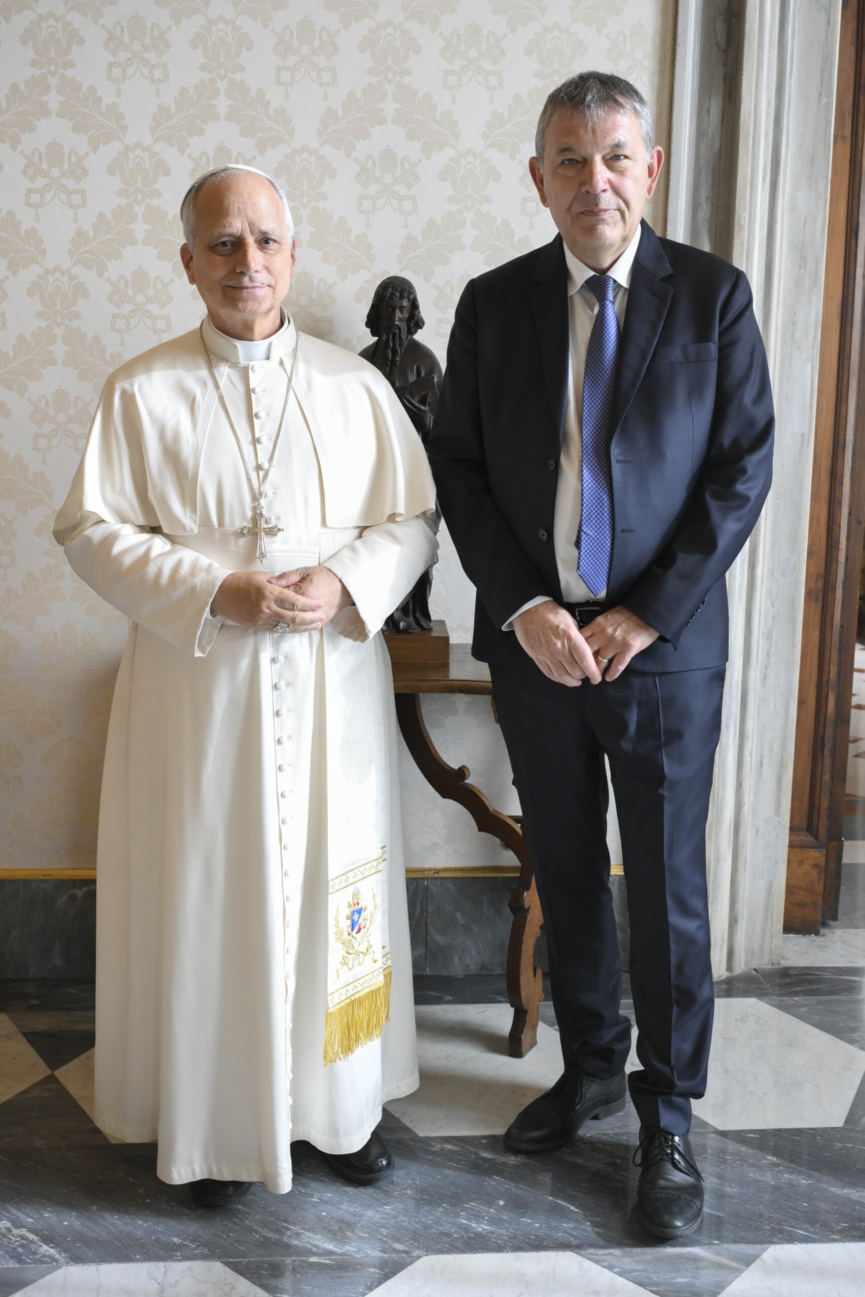 crans montana jeudi les parents des victimes en audience privee avec le pape leon xiv scaled