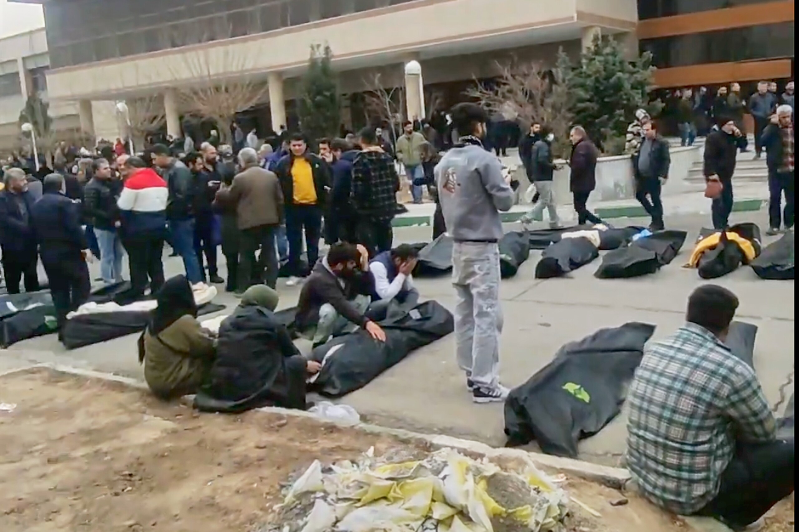 Iran : selon les médias, au moins 12 000 personnes auraient été tuées lors des manifestations 1 iran selon les medias au moins 12 000 personnes auraient ete tuees lors des manifestations scaled
