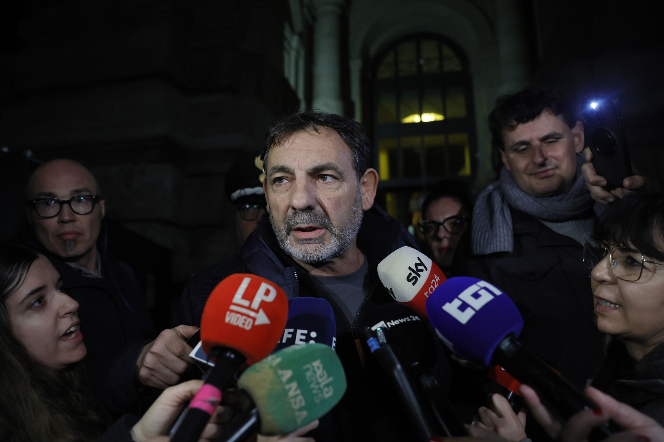 Migrants, le gouvernement Sánchez décerne une distinction au fondateur d’Open Arms 1 migrants le gouvernement sanchez decerne une distinction au fondateur dopen arms scaled