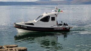 une femme danguillara sabazia portee disparue patrouille et plongeurs sur le lac de bracciano
