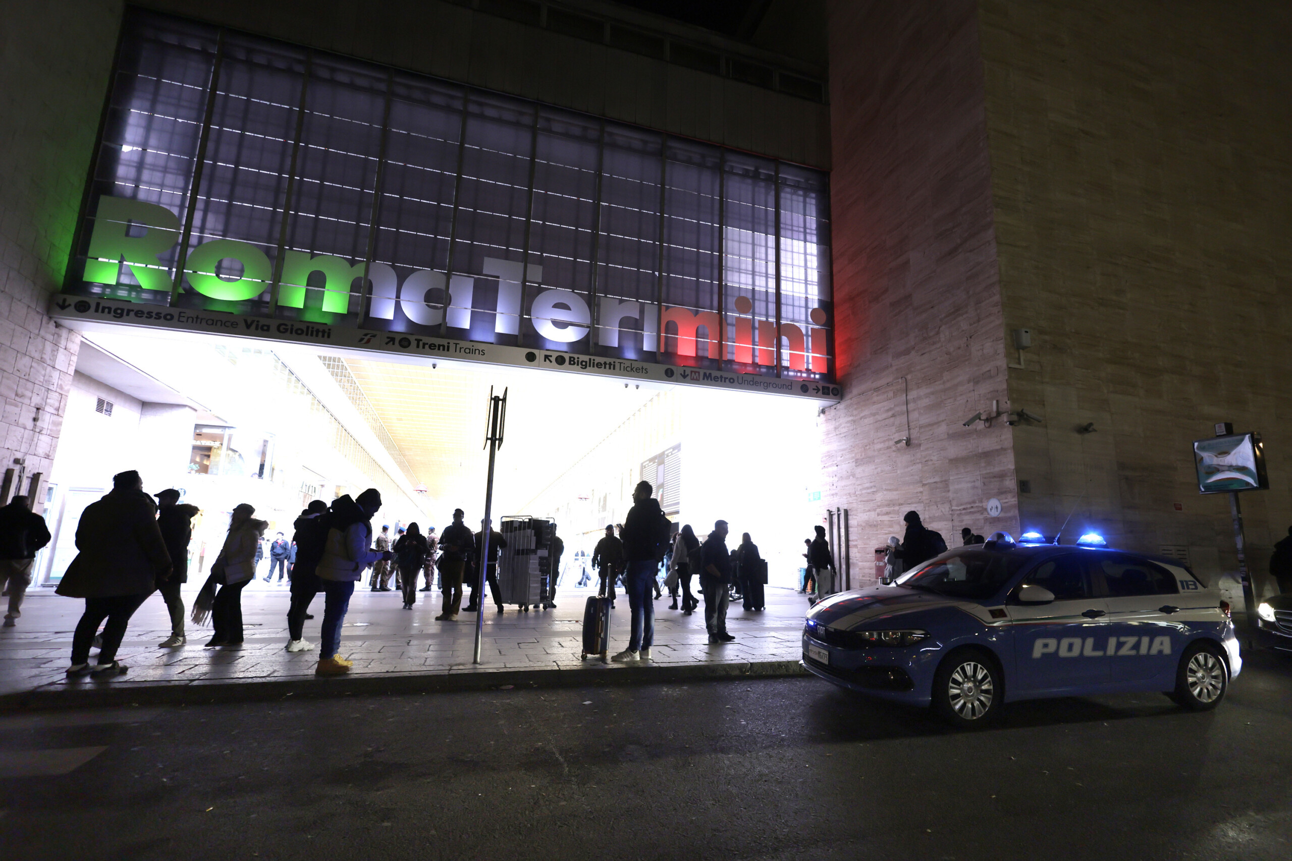 Rome : contrôles à Termini, plus de 6 millions d'articles contrefaits saisis 1 rome controles a termini plus de 6 millions darticles contrefaits saisis scaled