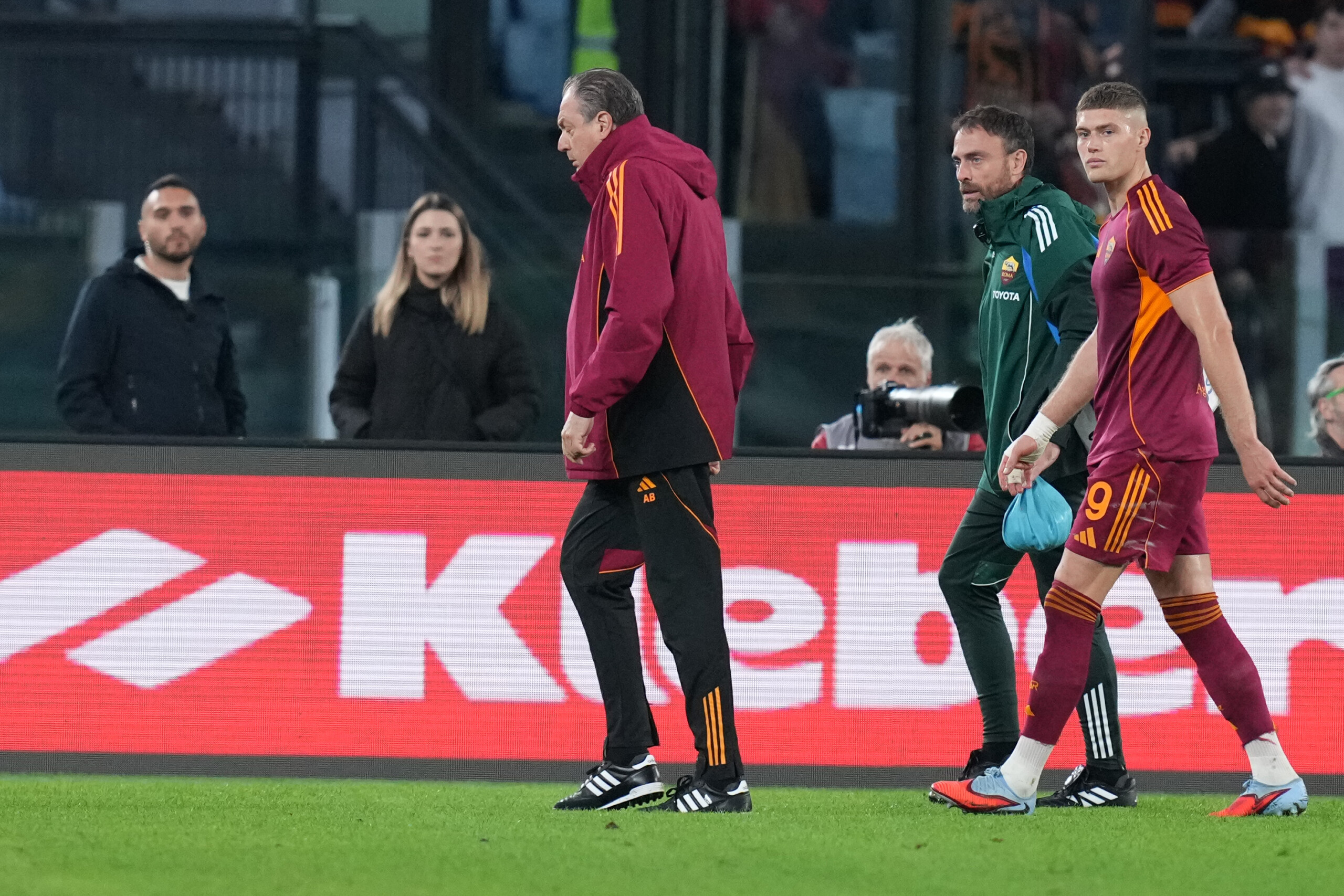 football roma blessure de dovbyk operation et longue absence scaled