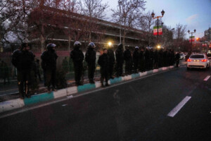 iran chef de la police aux manifestants vous avez trois jours pour vous rendre
