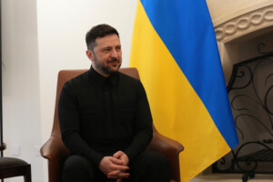 ukraine zelensky le monde ne doit pas rester silencieux la russie ne peut pas etre traitee comme un egal