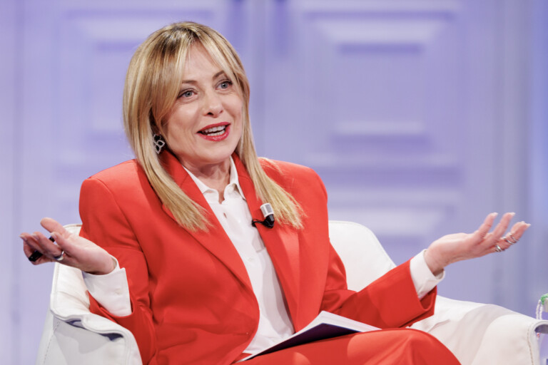 groenland meloni trump a raison de suspendre les droits de douane le dialogue entre allies est essentiel