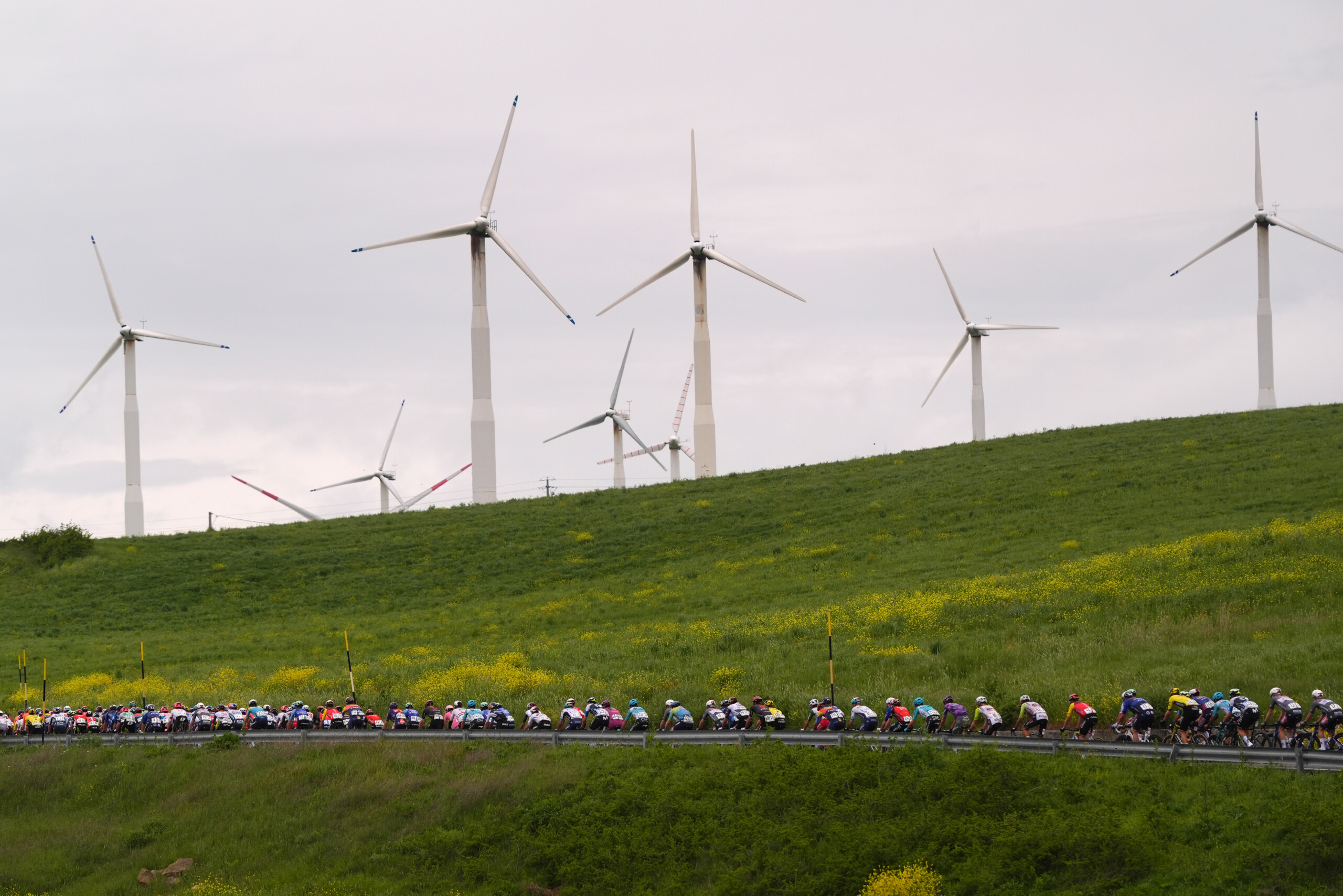 Énergie : le solaire et l'éolien dépassent les énergies fossiles dans la production d'électricité de l'UE 1 energie le solaire et leolien depassent les energies fossiles dans la production delectricite de lue scaled