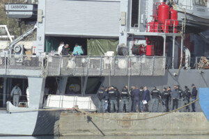 migrants renouvellement du contrat pour un complexe hotelier 5 etoiles destine a la police en albanie 18 millions deuros pour deux annees supplementaires