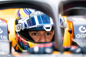f1 essais a barcelone red bull de hadjar en tete des le premier jour