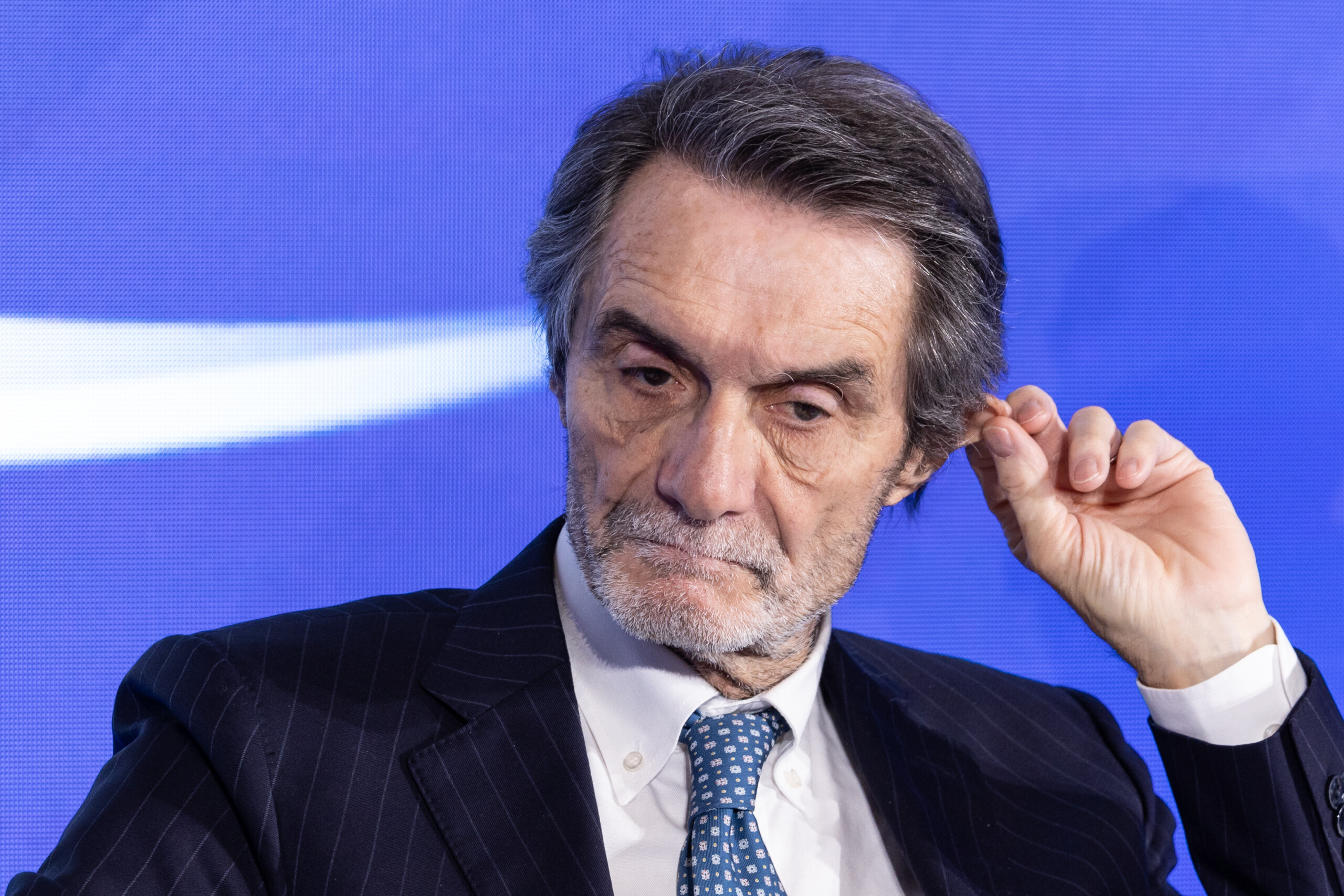 Jeux Olympiques Milan-Cortina, A. Fontana : « Aucune confirmation quant à la présence d'agents de l'ICE » 1 jeux olympiques milan cortina a fontana aucune confirmation quant a la presence dagents de lice scaled