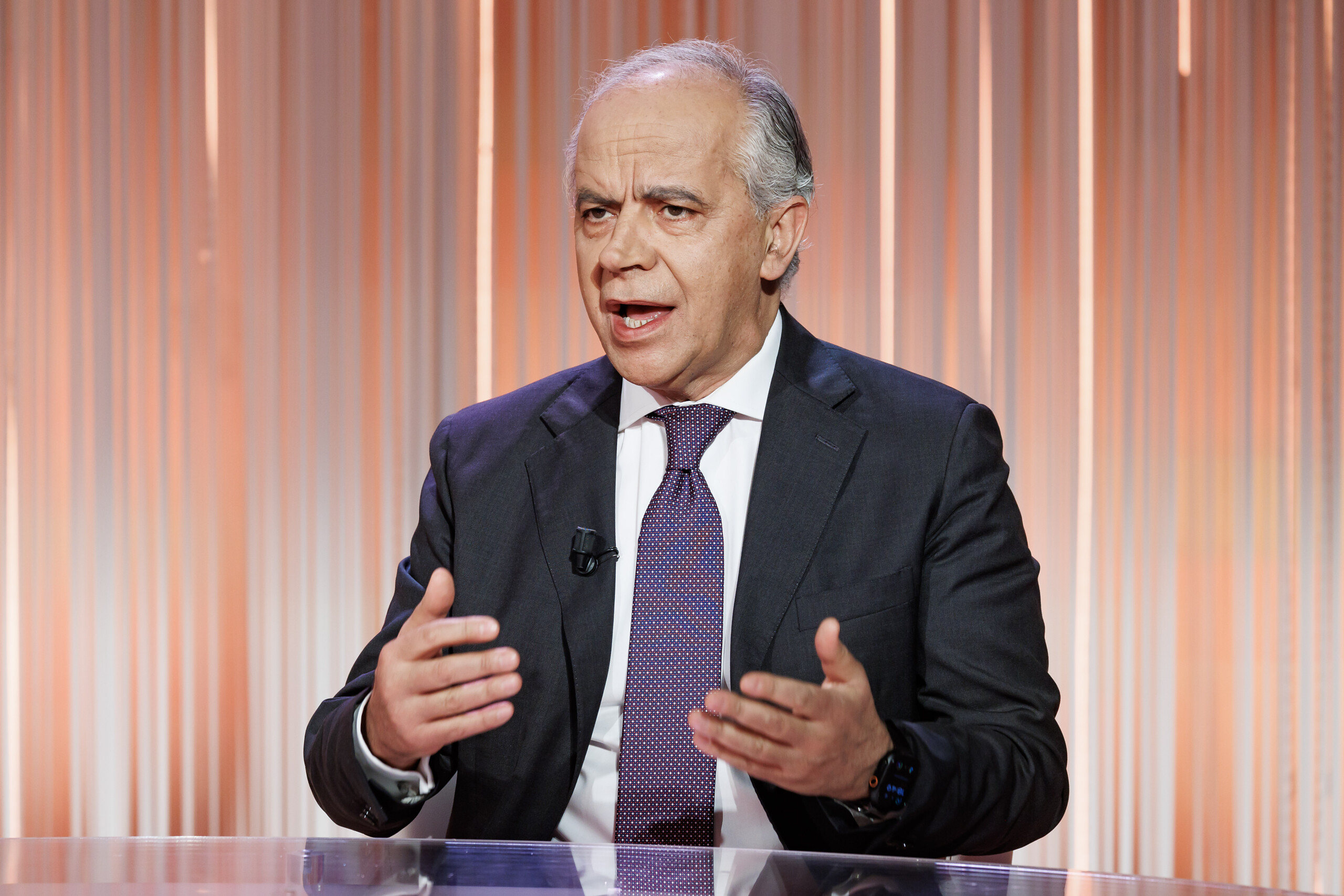 Écoles, Piantedosi : « Bientôt une directive pour des contrôles aléatoires au détecteur de métaux » 1 ecoles piantedosi bientot une directive pour des controles aleatoires au detecteur de metaux scaled