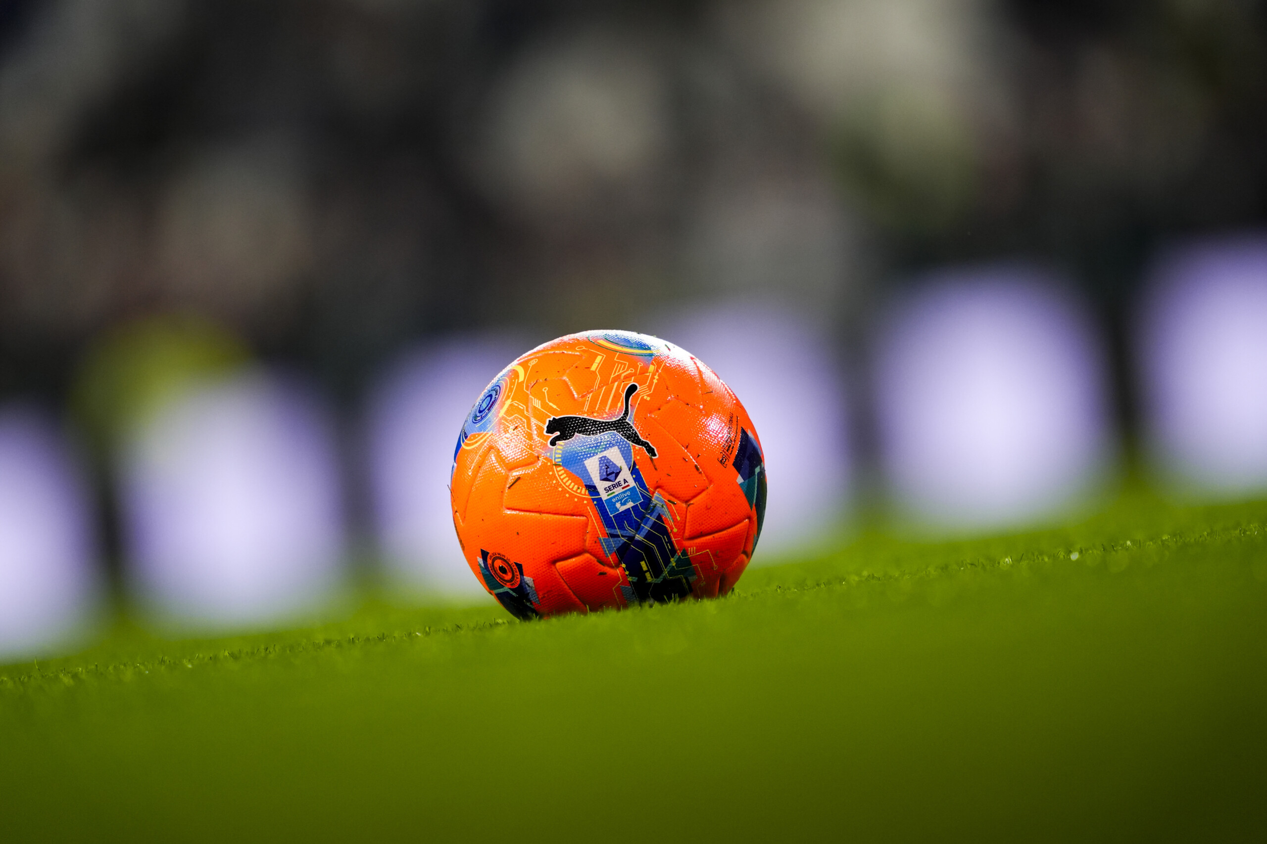 Football : fini le ballon orange, la Ligue Serie A présente « Orbita » en blanc 1 football fini le ballon orange la ligue serie a presente orbita en blanc scaled
