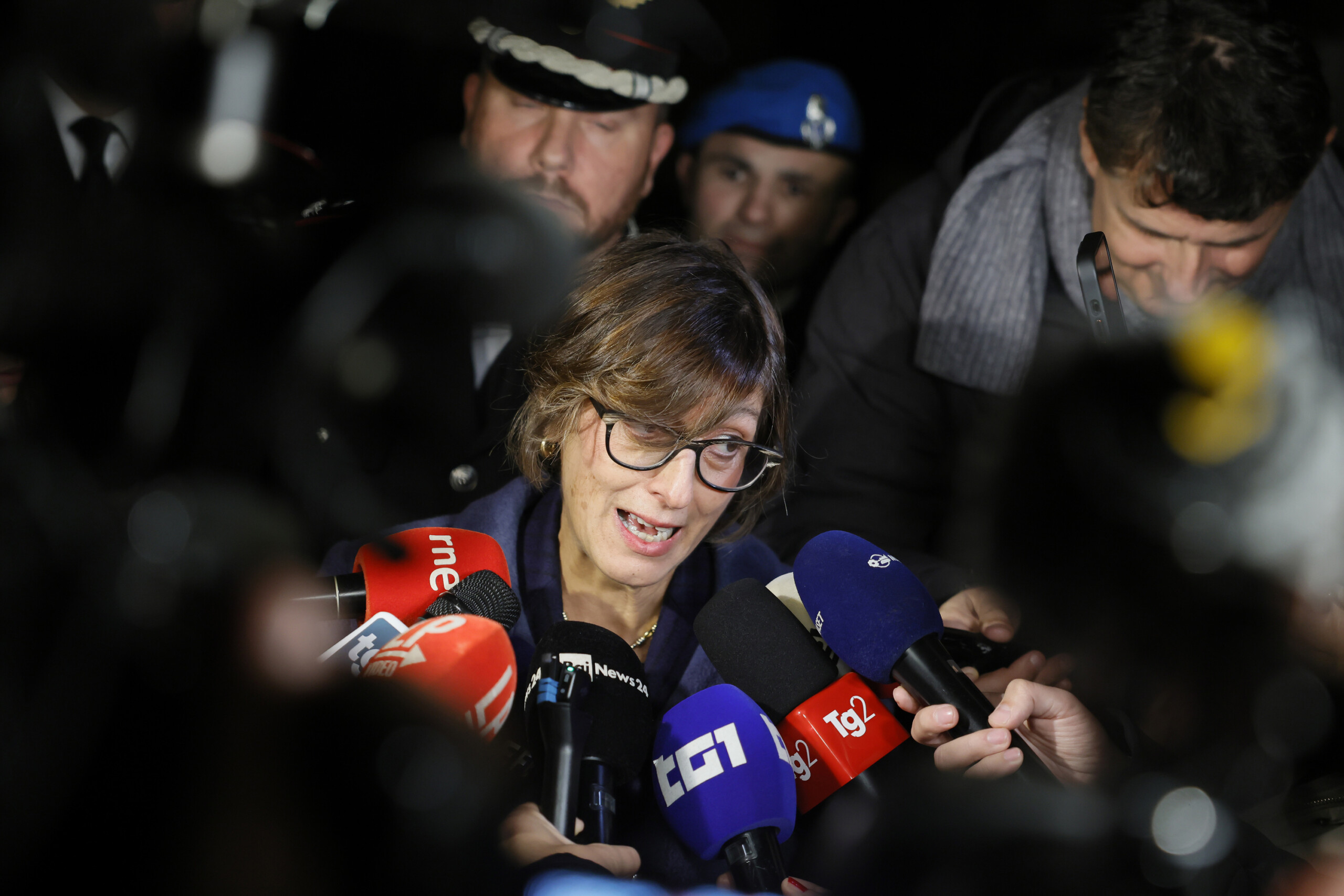 Projet de loi sur la violence envers les femmes, Bongiorno présente un nouveau texte : « Des peines plus lourdes pouvant aller jusqu'à 13 ans » 1 projet de loi sur la violence envers les femmes bongiorno presente un nouveau texte des peines plus lourdes pouvant aller jusqua 13 ans scaled