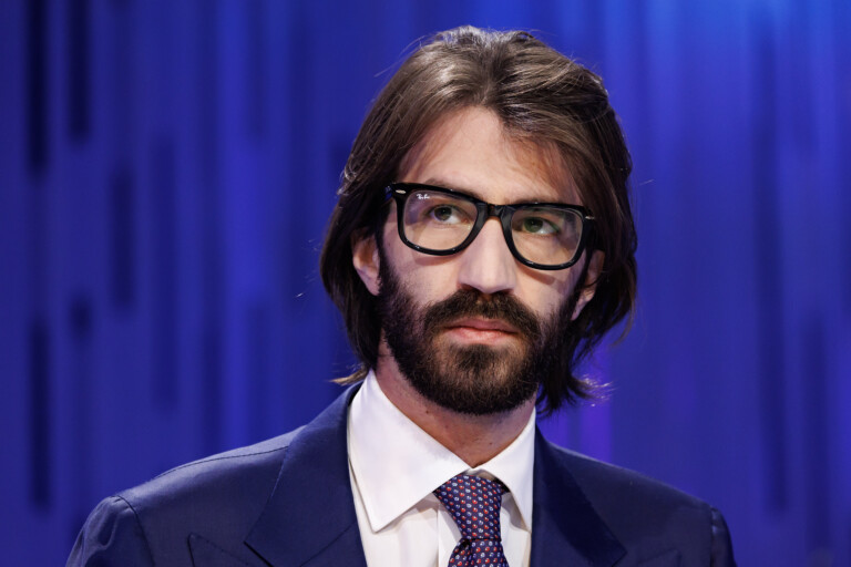 edition del vecchio gedi elkann decide de son acquereur cest le libre marche