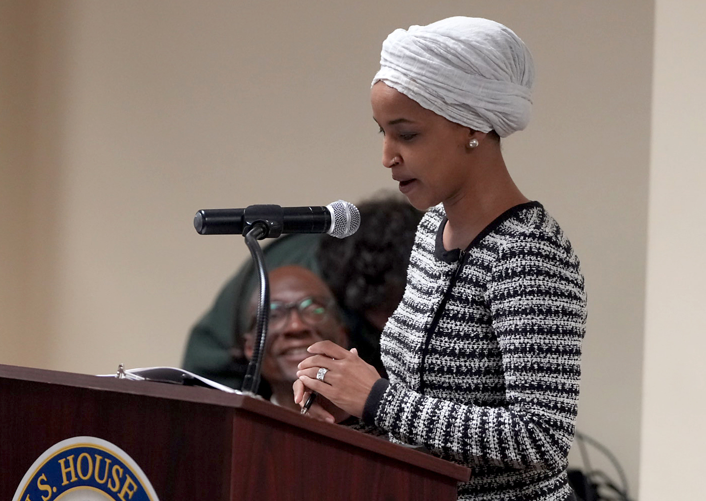 États-Unis : inculpation de l'homme qui a aspergé de vinaigre la députée démocrate Ilhan Omar 1 etats unis inculpation de lhomme qui a asperge de vinaigre la deputee democrate ilhan omar