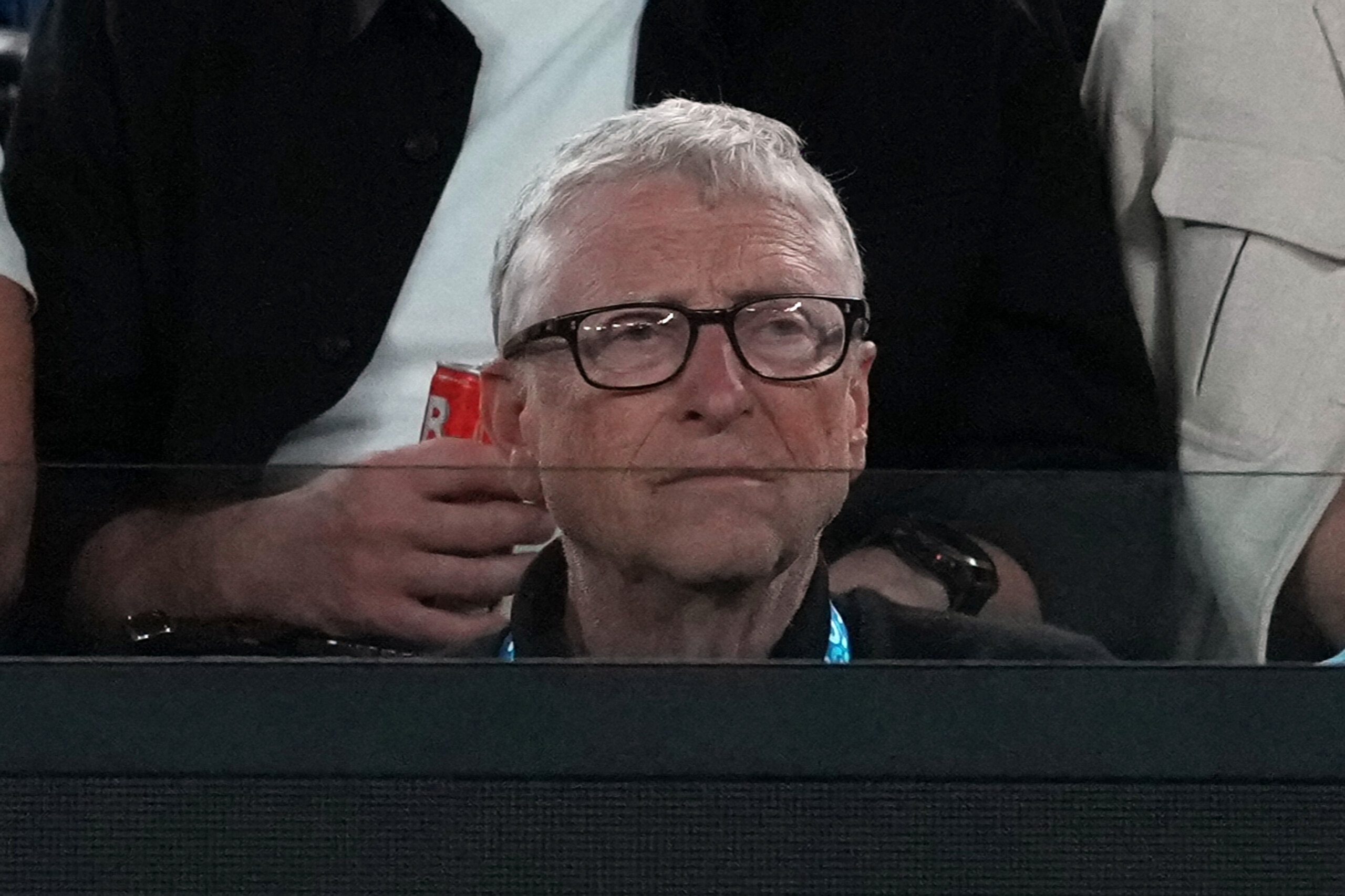 Epstein écrivait : « Bill Gates a contracté une maladie vénérienne auprès de jeunes femmes russes ». 1 epstein ecrivait bill gates a contracte une maladie venerienne aupres de jeunes femmes russes scaled