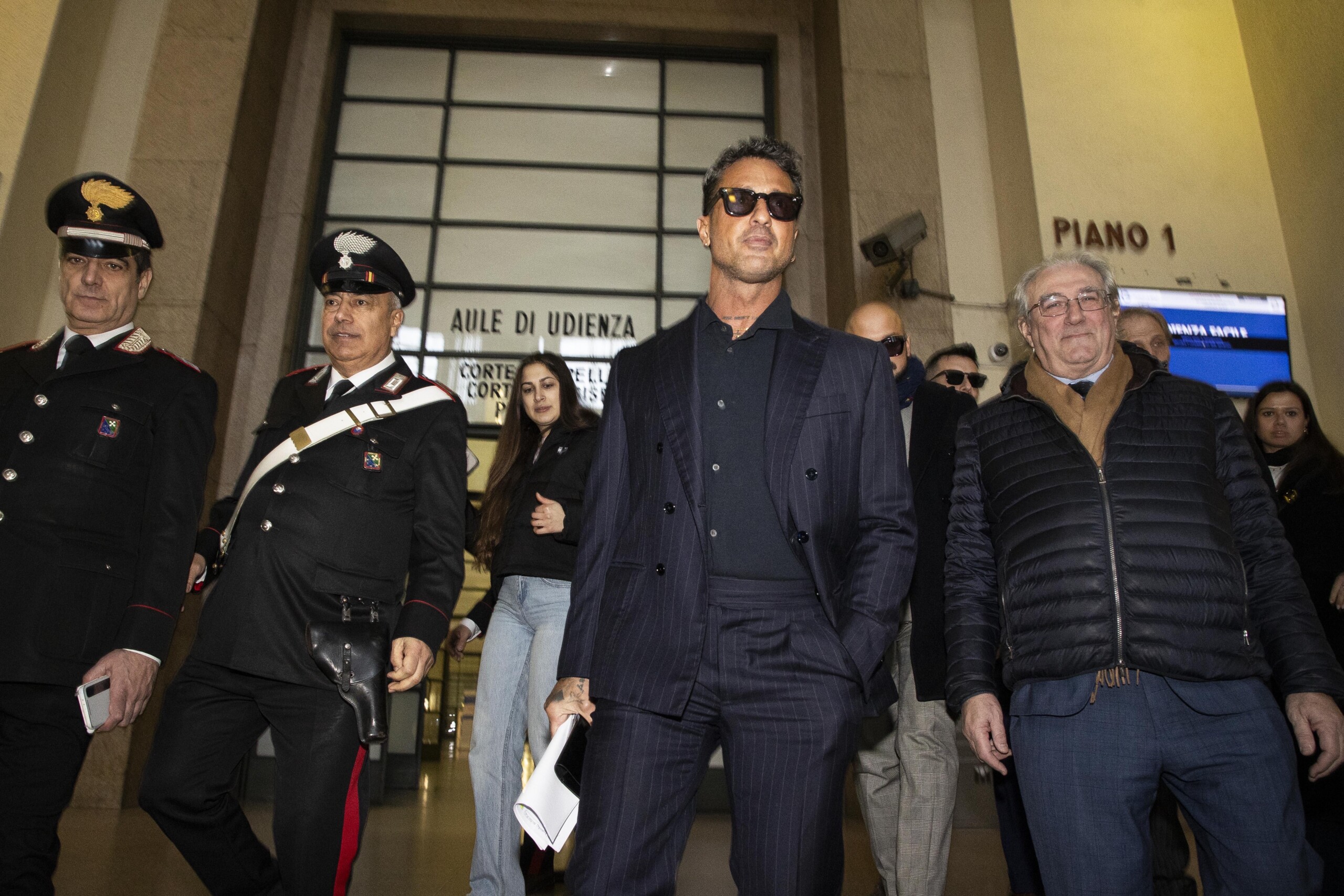 affaire signorini fabrizio corona je porte plainte contre mediaset pour tentative dextorsion scaled