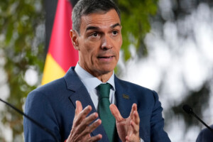 espagne 8 000 personnes evacuees en raison de la tempete leonardo