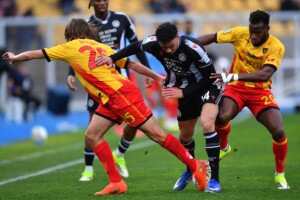 serie a lecce udinese 2 1 banda decide a la 90e