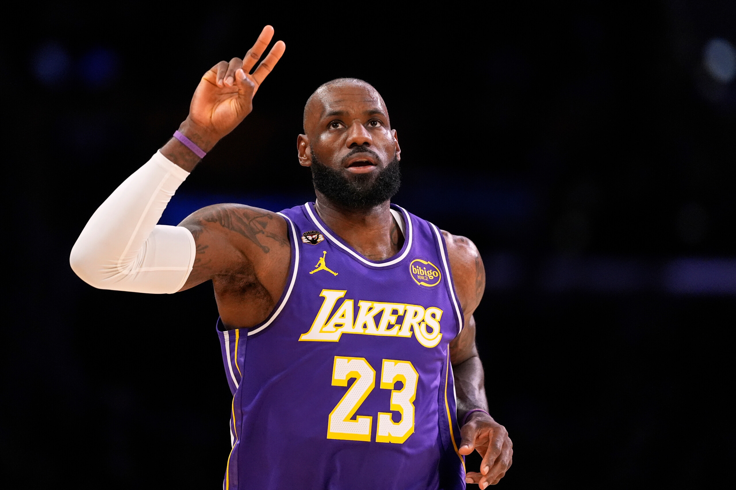 nba victoire des lakers avec un triple double historique de lebron james scaled