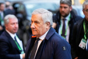 gaza tajani nous sommes enclins a participer a la reunion du board of peace a washington