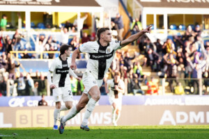 pellegrino marque dans le temps additionnel parme verone 2 1