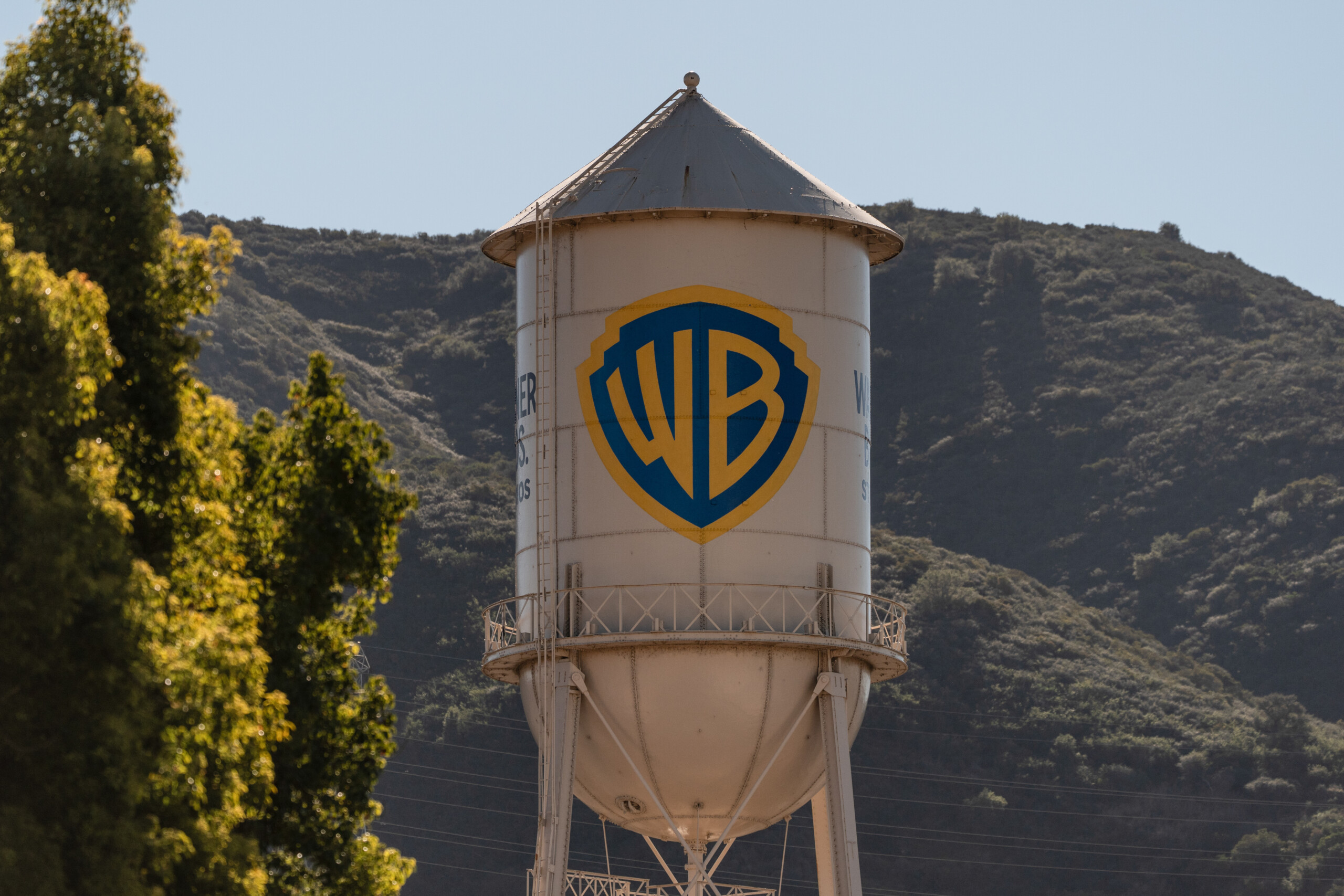 warner bros relance les negociations avec paramount prolongation de 7 jours scaled