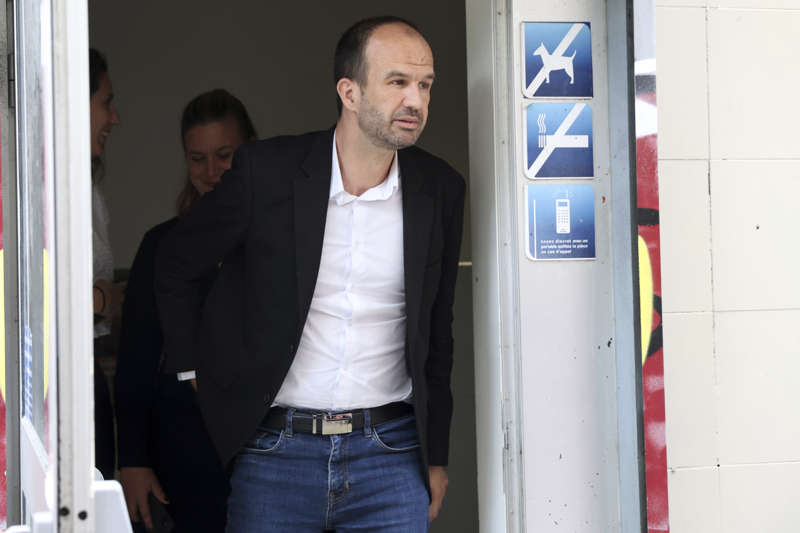 France : le siège national de LFI évacué en raison d'une alerte à la bombe 1 france le siege national de lfi evacue en raison dune alerte a la bombe scaled