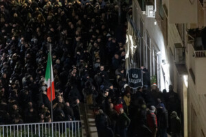 acca larentia le juge dinstruction de rome acquitte 32 personnes pour avoir fait le salut romain