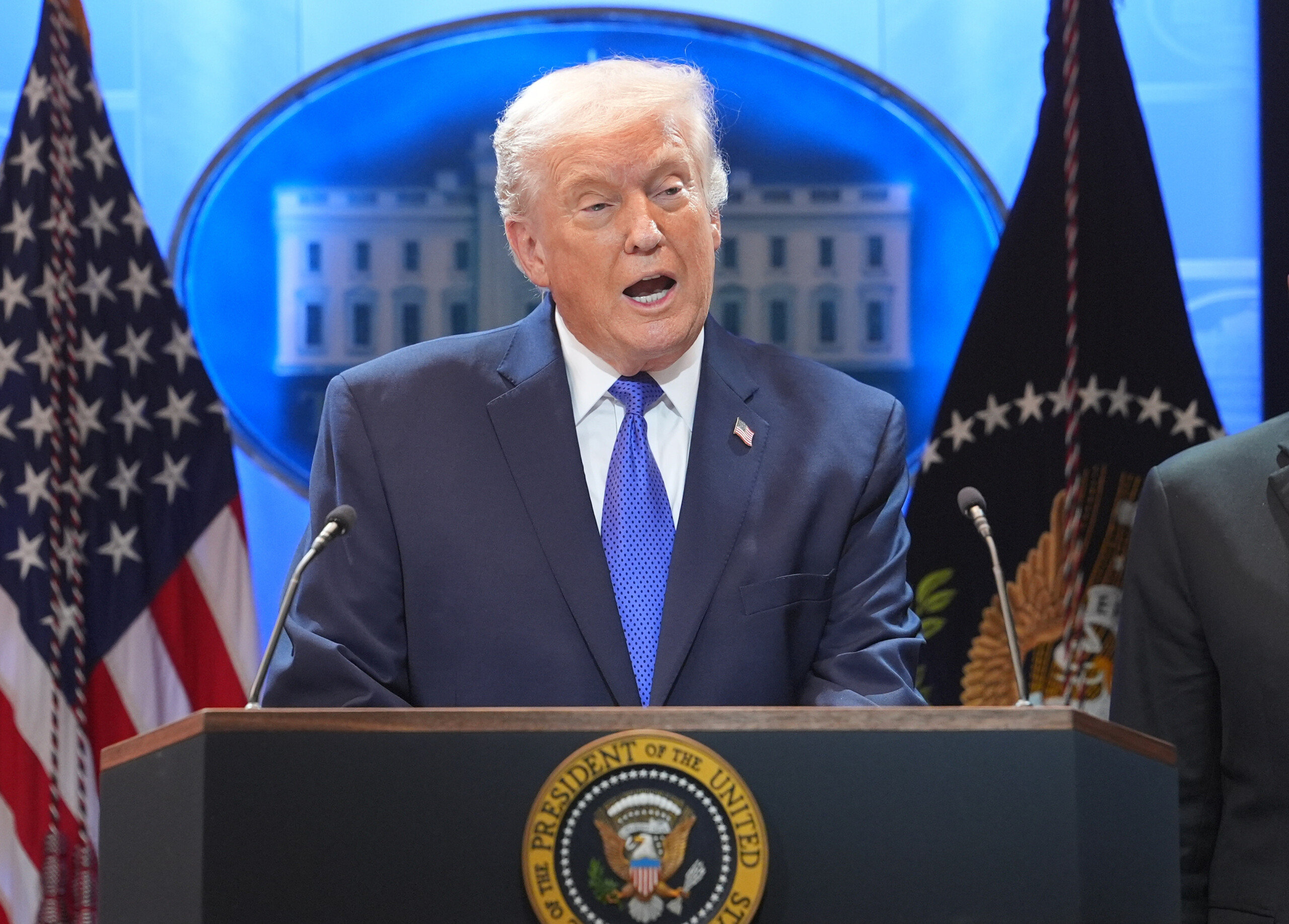 USA : Trump annonce des droits de douane supplémentaires de 10 % en plus de ceux déjà en vigueur 1 usa trump annonce des droits de douane supplementaires de 10 en plus de ceux deja en vigueur scaled