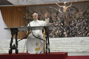 pape leon xiv la politique et leconomie ne peuvent pas reposer sur des leaders solitaires