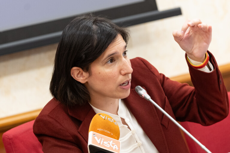 referendum schlein pour fazzolari ceux qui votent non sont comme poutine mattarella nest pas ecoute