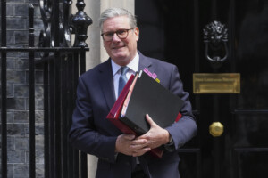 ukraine le royaume uni annonce un nouveau train de sanctions a loccasion de lanniversaire de la guerre