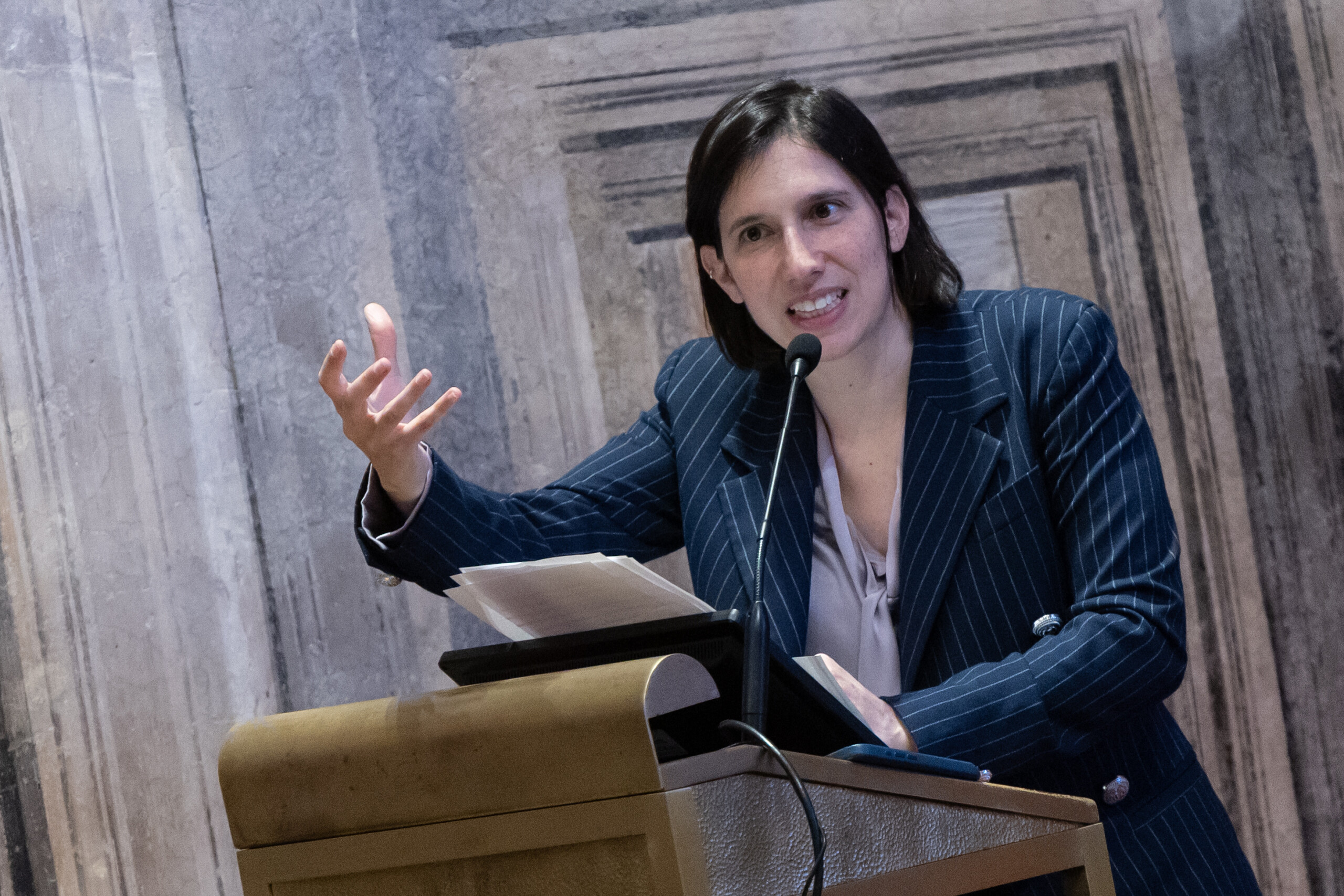 Caporalato, Schlein au Gouvernement : « Une loi spécifique sur les riders et un salaire minimum sont nécessaires » 1 caporalato schlein au gouvernement une loi specifique sur les riders et un salaire minimum sont necessaires scaled