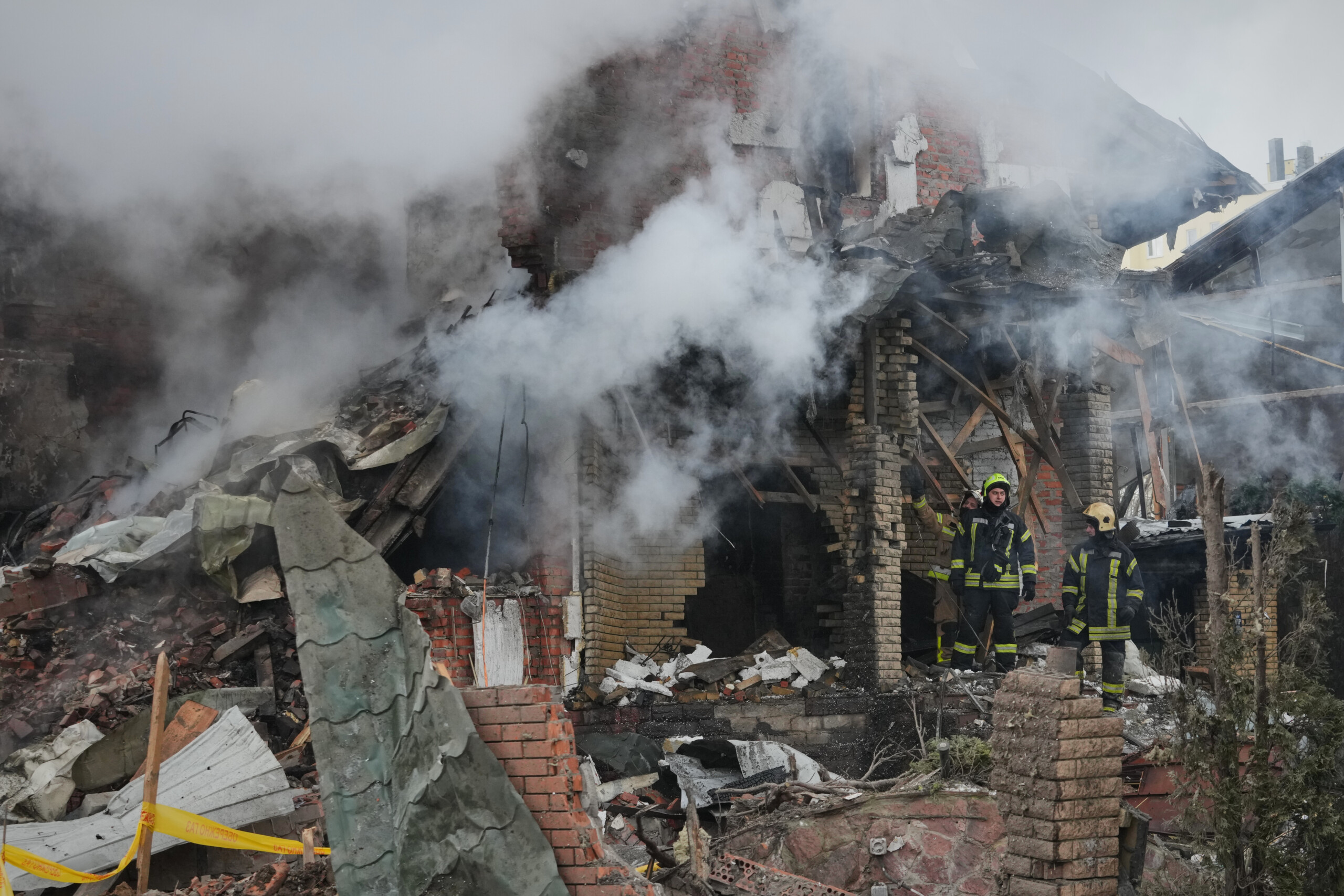 ukraine explosions nocturnes a kiev attaque combinee avec des missiles et des drones scaled