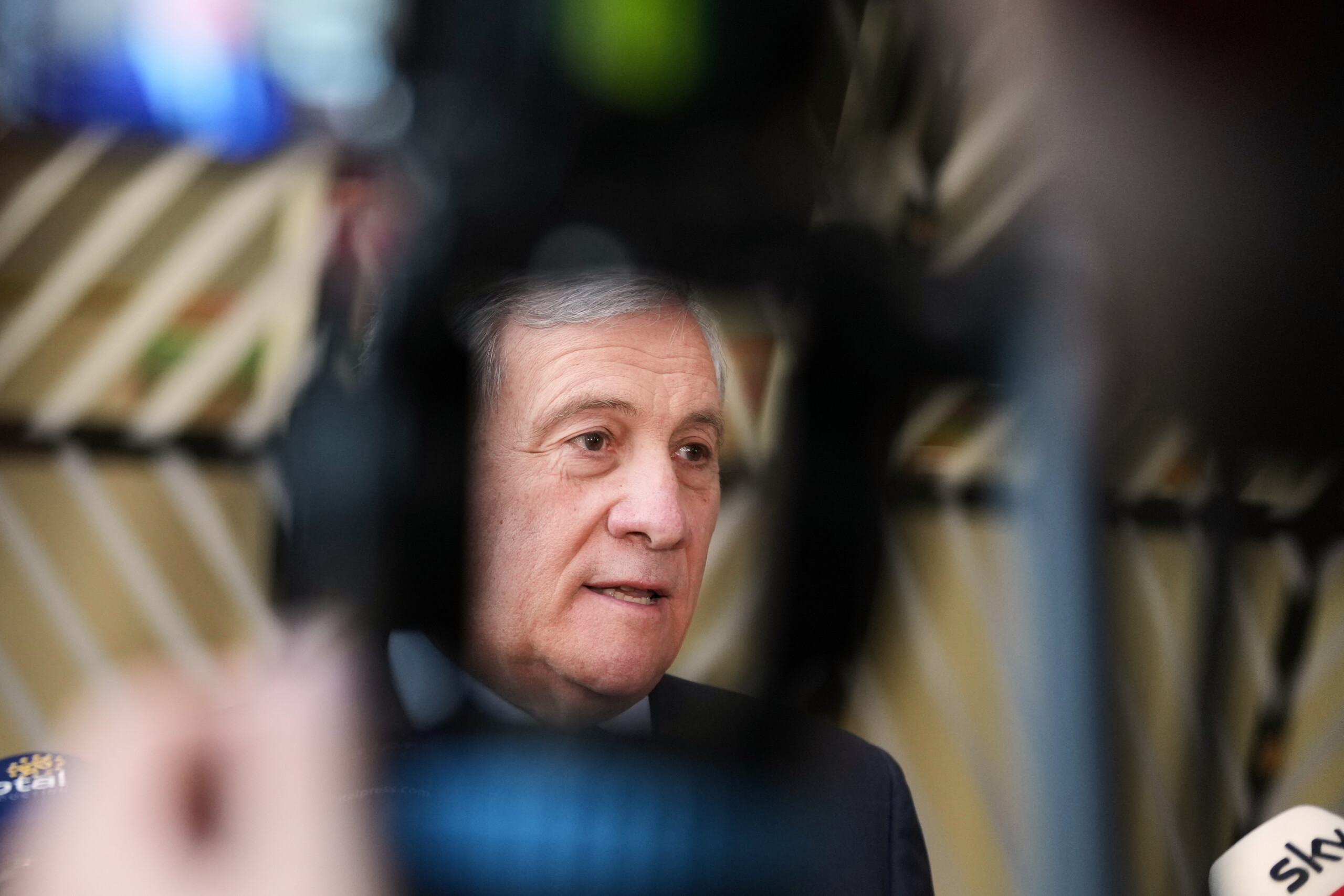 iran tajani nous verrons ce qui se passera apres le deces de khamenei nous soutenons le peuple scaled