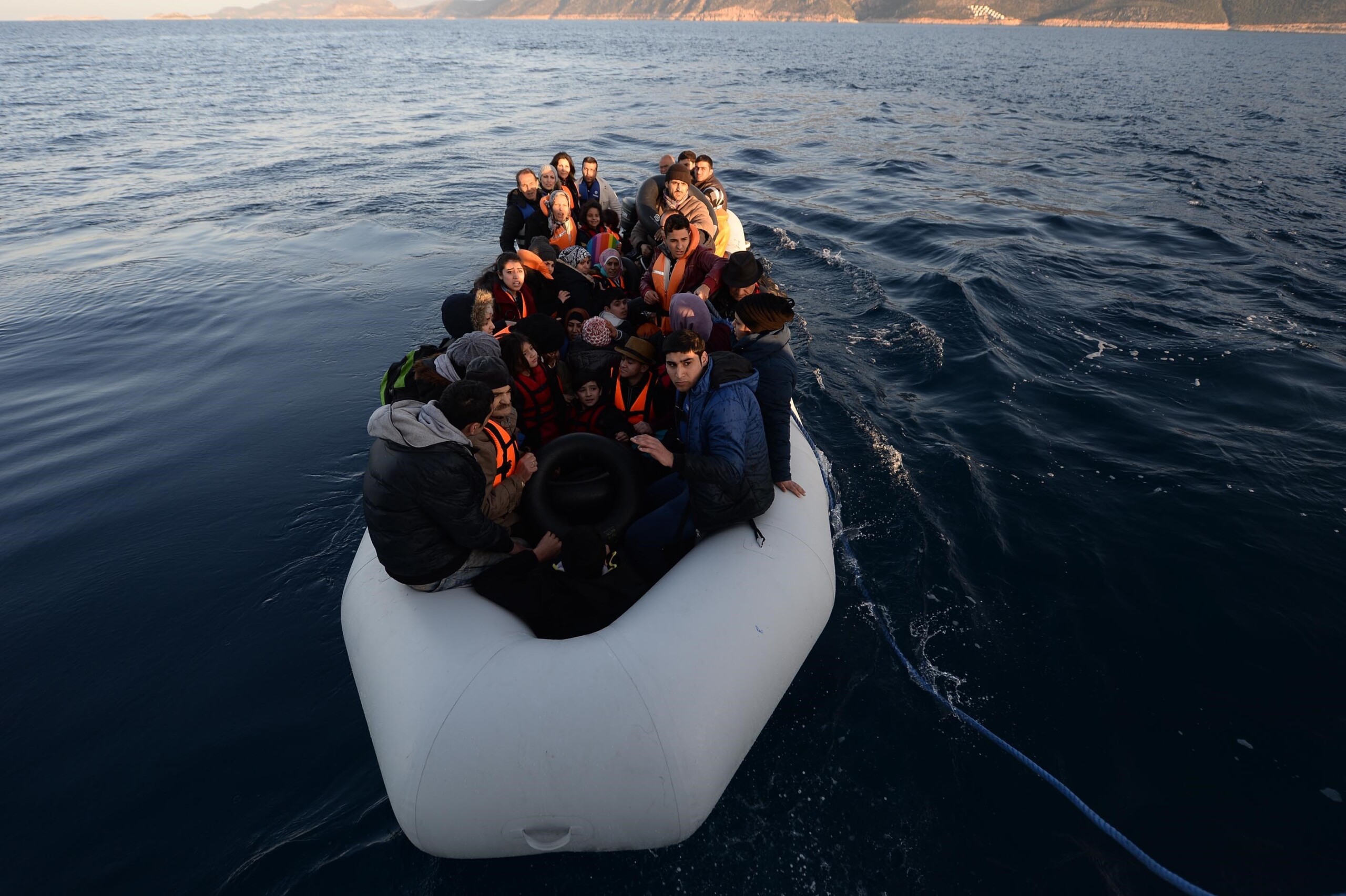 alarm phone environ 100 personnes a la derive en mediterranee centrale scaled