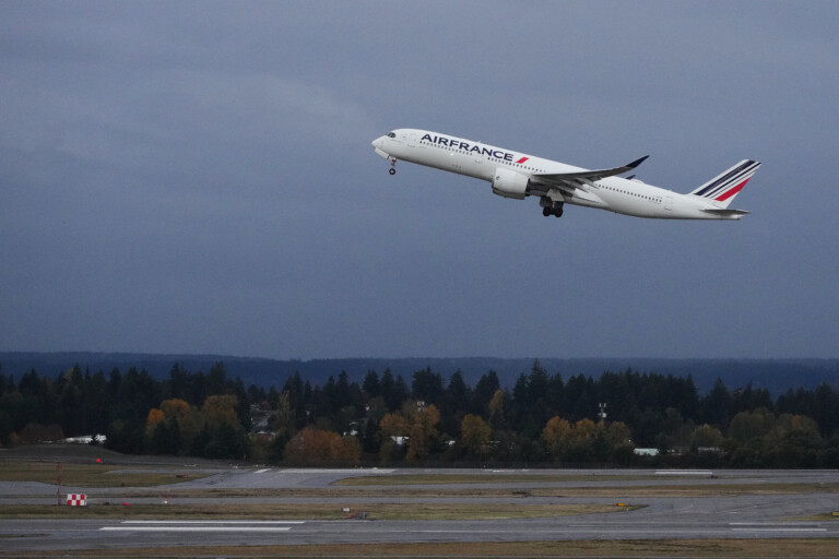 iran un vol a destination de la france contraint de faire demi tour en raison dun tir de missiles