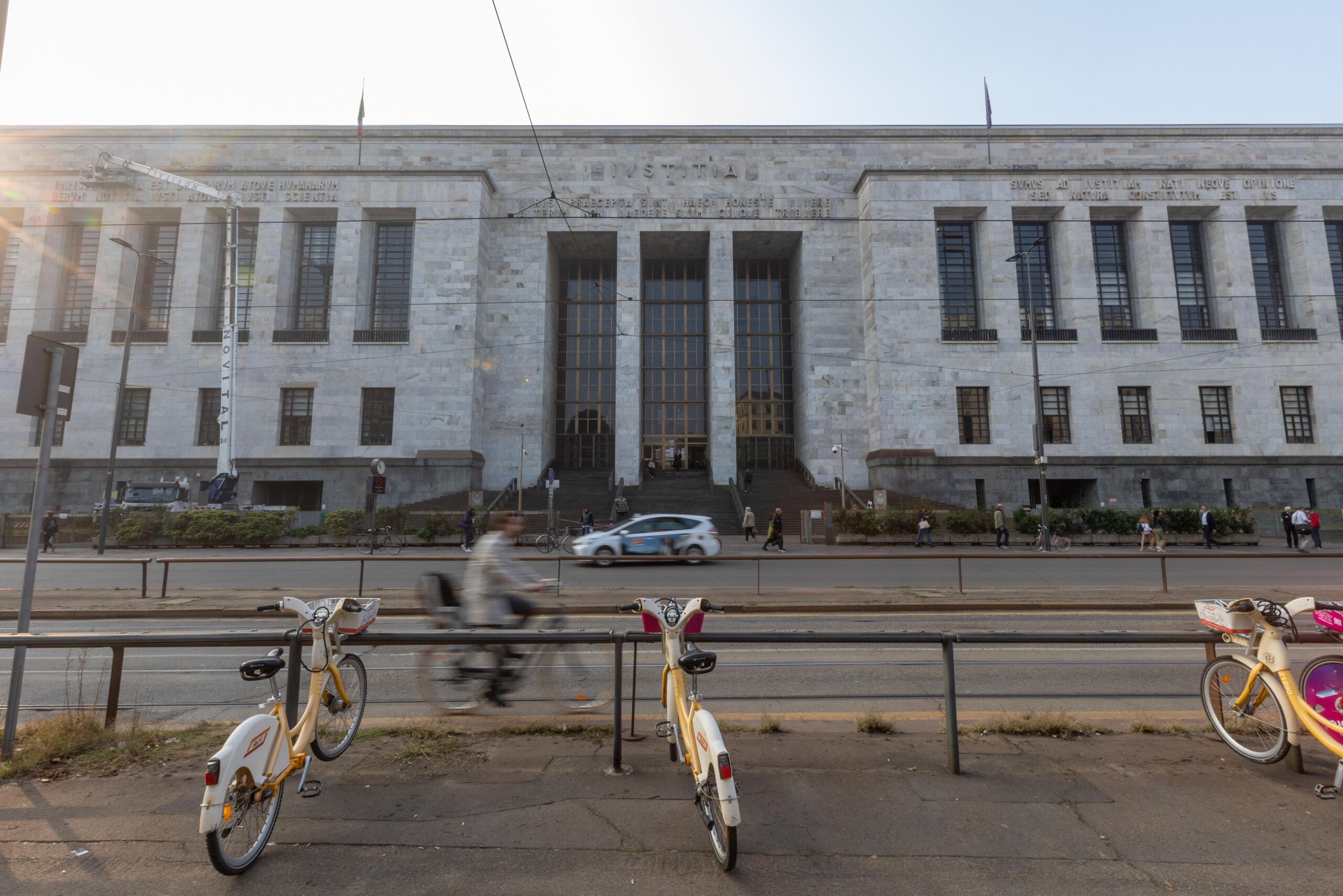 milan alerte a la bombe au tribunal apres un appel telephonique au nue scaled