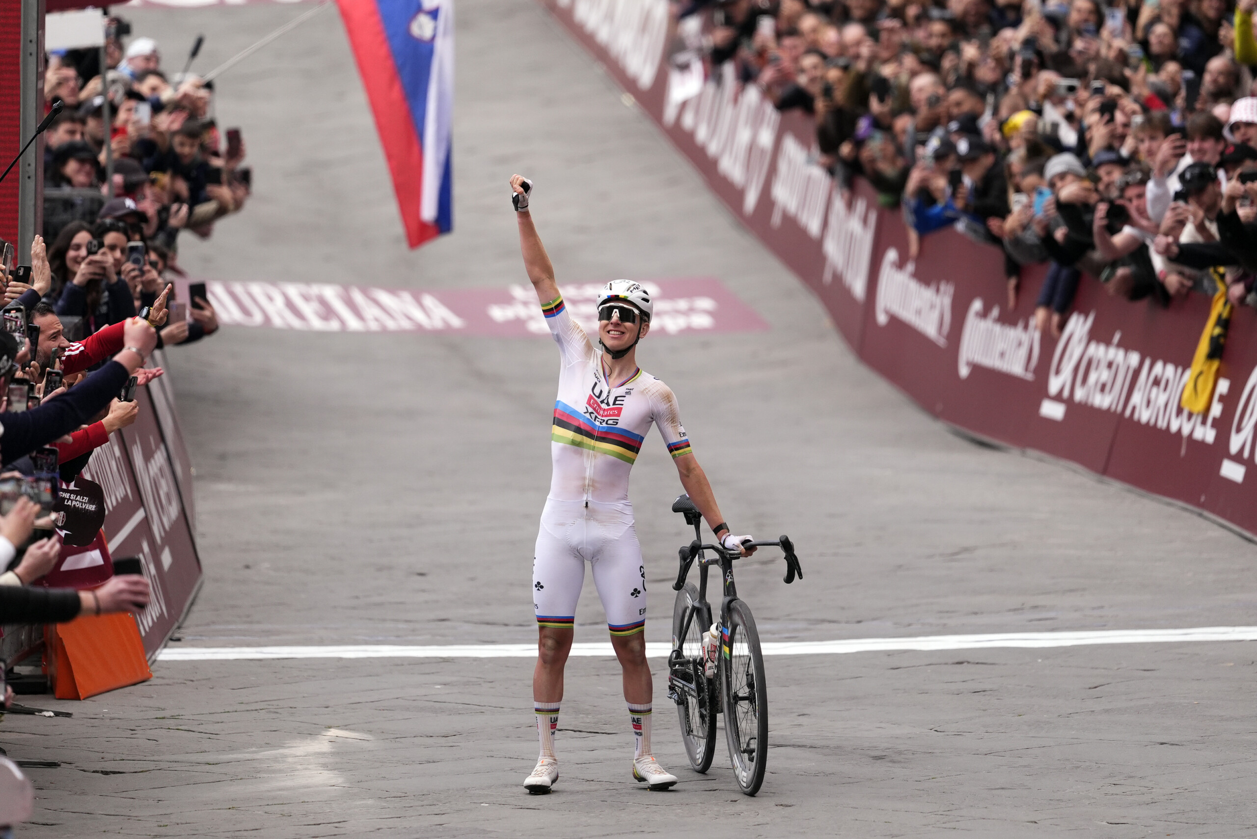 cyclisme strade bianche quatrieme victoire pour pogacar scaled