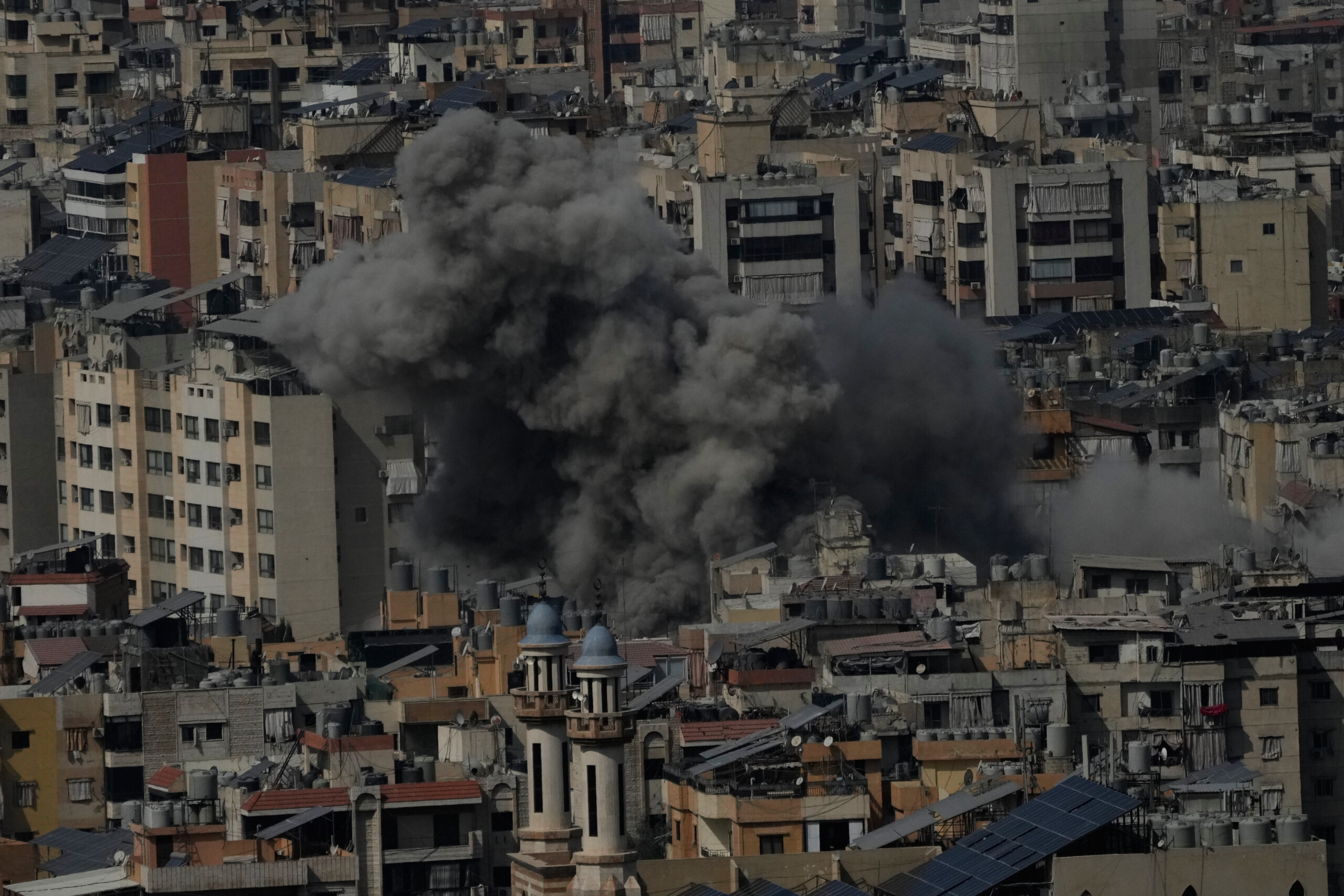 liban israel frappe un hotel a beyrouth au moins 4 morts et 10 blesses scaled